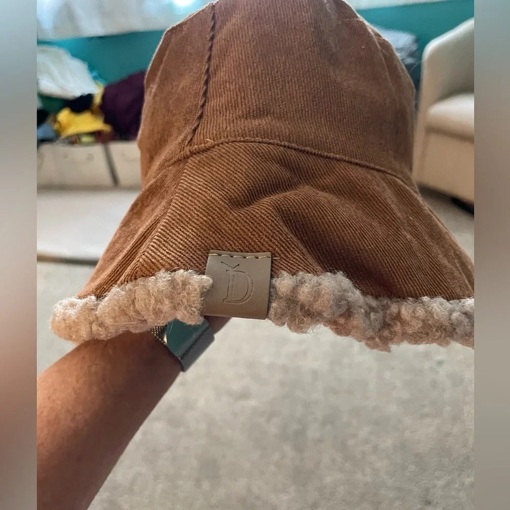 Reversible faux lambswool corduroy bucket hat NWT